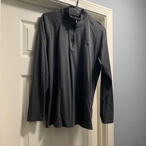 Under Armour pull over size M